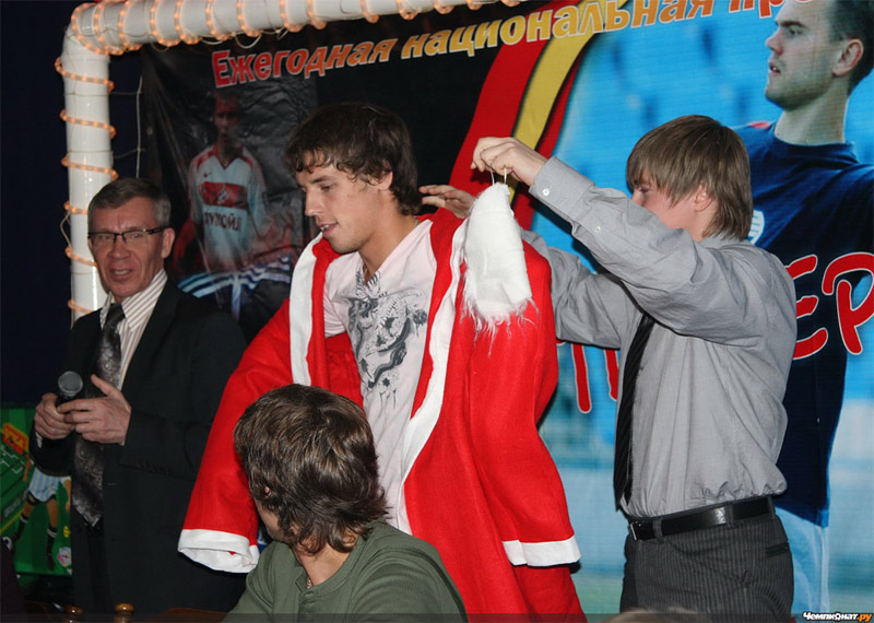 Кирилл Комбаров получил "Первую пятерку" лучшему молодому игроку Премьер-Лигив 2007 