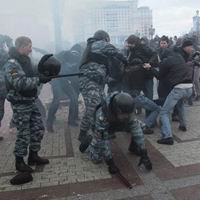 На площади Киевского вокзала начались столкновения.