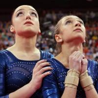 Серебро Комовой и бронза Мустафиной в спортивной гимнастике.