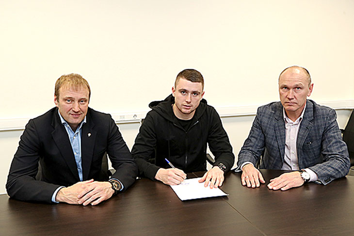 Селихов подписал контракт