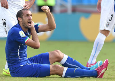 Италия - Уругвай 0-1 ТРЕТЬЯ ЖЕРТВА ВАМПИРА СУАРЕСА!