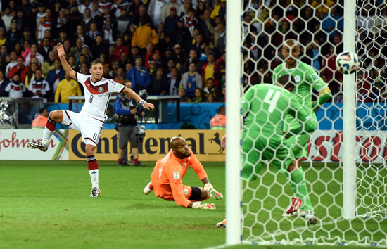 Чемпионат мира по футболу 1\8 финал Германия-Алжир 2-1