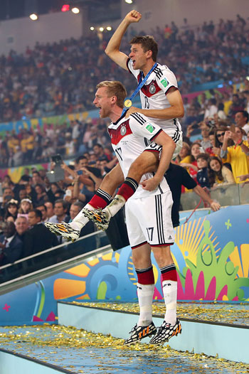 Весь мир играет в футбол, а побеждают Немцы!!!