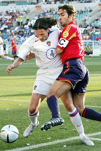 Евро 2004. Испания-Россия 1:0. Рауль и Смертин. Два капитана.