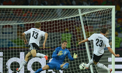 Голландия-Германия 1:2 Евро 2012. Гомес открывает счёт в матче.