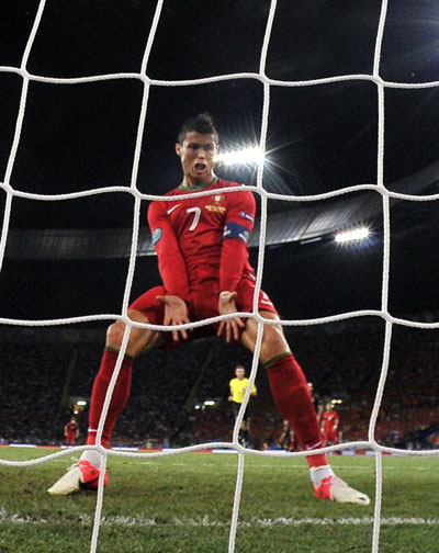 Евро 2012 Португалия-Голландия 2:1 КРИШТИАНУ РОНАЛДУ забивает победный гол!!