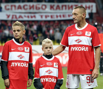 Андрей Тихонов и его сыновья.