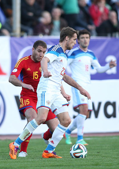 Россия-Армения 2-0 Дмитрий Комбаров, забил первый гол за сборную России.