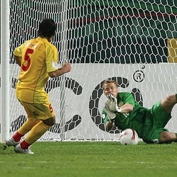 Игор Митревски не забивает пенальти в игре с Россией!
