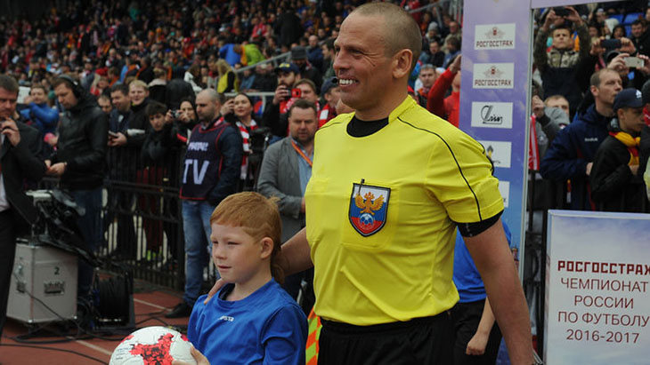 Арбитр Егоров завершил карьеру.