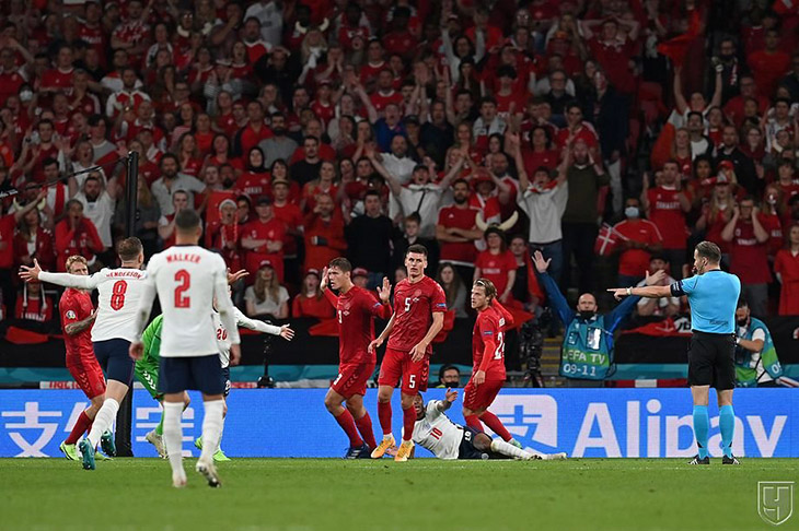 Евро-2020 1/2 финала Англия — Дания — 2:1 д.в.Голландский арбитр Данни Маккели