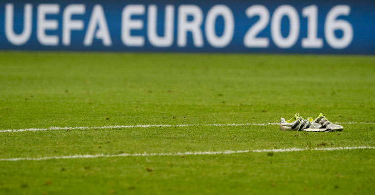 Мануэль Нойер вратарь Германии после матча оставил свои бутцы на поле!