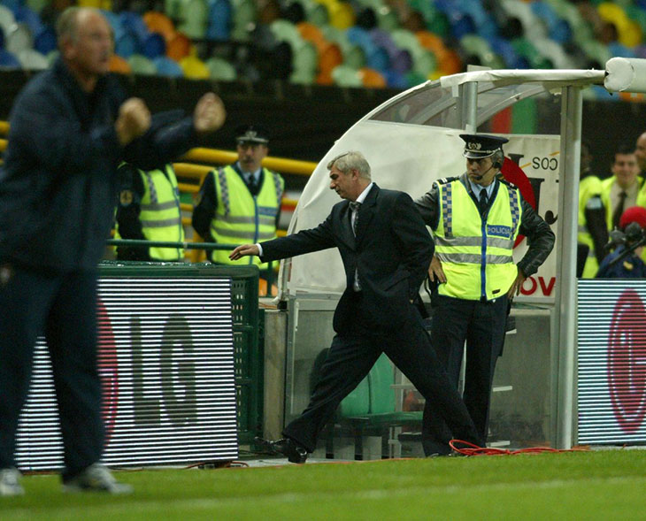 13 октября 2004 года. Лиссабон. Эмоциональный срыв главного тренера во время матча Португалия - Россия - 7:1.
