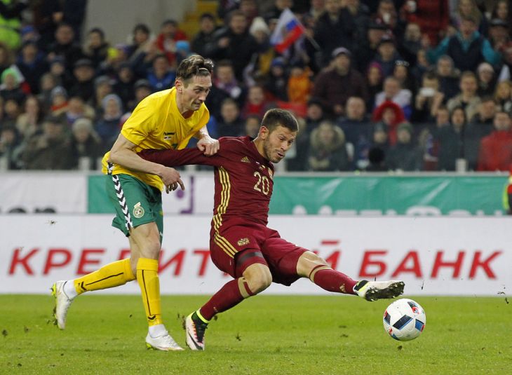 Фёдор Смолов забивает первый гол в ворота Литвы
