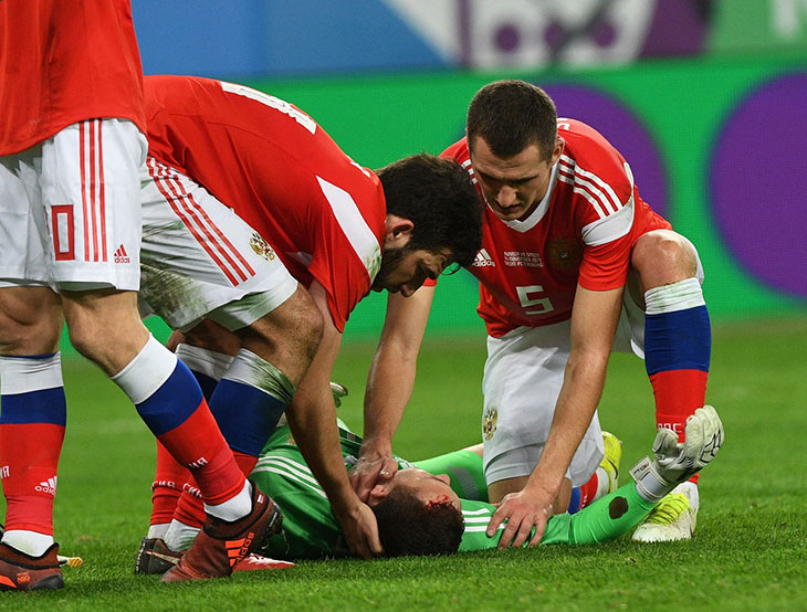 Россия - Испания 3-3 травма вратаря Лунёва