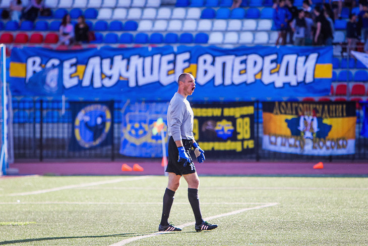 Филимонов 44-летний вратарь провёл на поле весь матч.